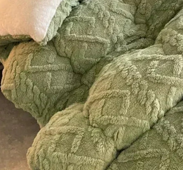 Soft Textured Quilt – Premium Cozy Weave