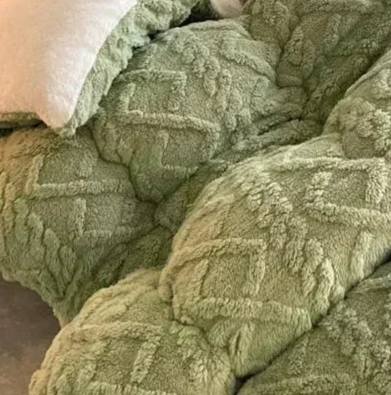 Soft Textured Quilt – Premium Cozy Weave