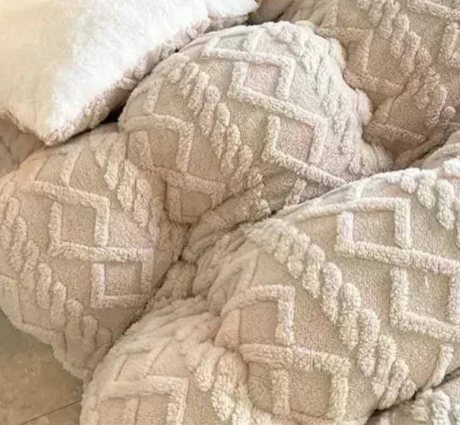 Soft Textured Quilt – Premium Cozy Weave